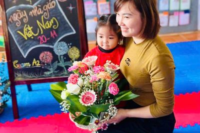 CÔ GIÁO TRƯƠNG THỊ HỒNG HẠNH – NGƯỜI THẮP LỬA YÊU THƯƠNG CHO NHỮNG MẦM NON ĐẦU ĐỜI