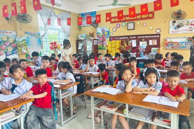 Thăm quan Trường Tiểu học